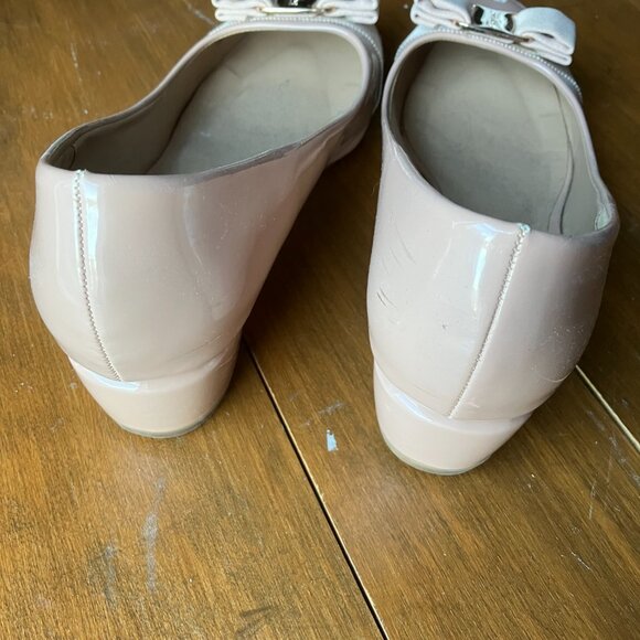 Salvatore Ferragamo beige Vara pump - Picture 4 of 5